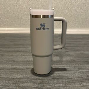 STANLEY THE QUENCHER H2.0 FLOWSTATE™ TUMBLER (SOFT MATTE) | 30 OZ. COLOR: DUNE